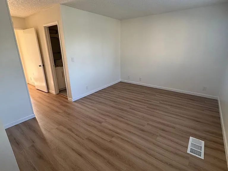 512 Lancaster Ln — Photo 11