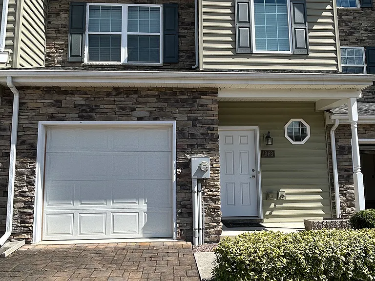 1963 Chloe Cir — Photo 1