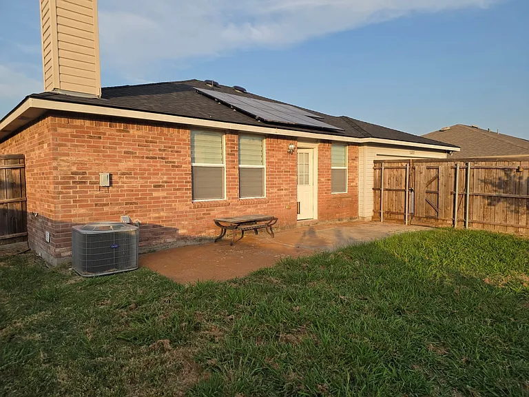 1217 Evergreen St — Photo 14