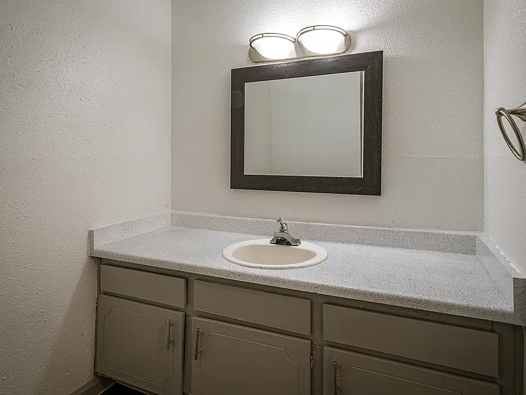 3000 @ Med Center Bathroom