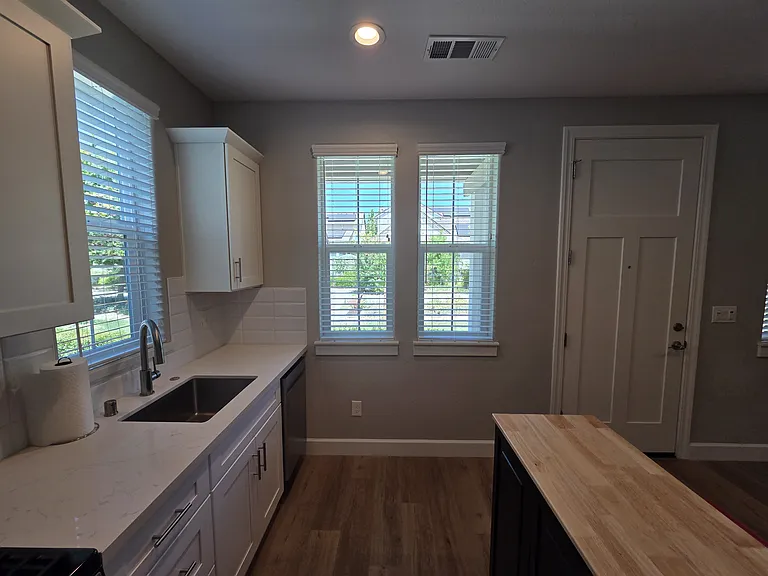 1658 Heirloom St — Photo 5