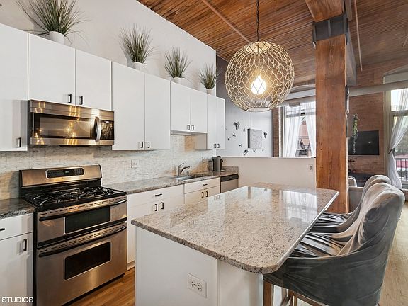 3rd image of 550 N Kingsbury St APT 105