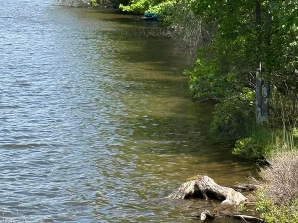 N Arrow Dr, Pocono Lake, PA 18347