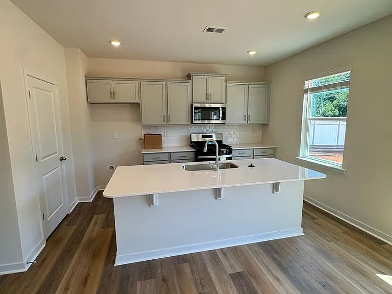 764 14th Avenue Ct NE — Photo 9