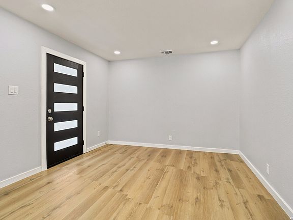 4th image of 1126 W LULLWOOD AVE