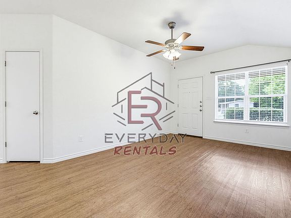 3rd image of 913 Ashwood St