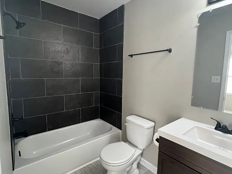 205 Meadowbrook Ln — Photo 6