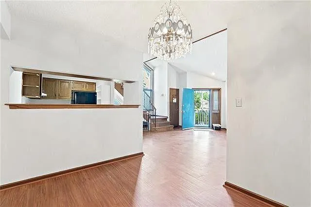 1015 W Maple Ave — Photo 12