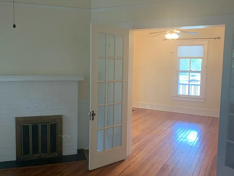220 NE 7th St — Photo 8