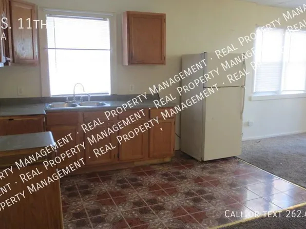 2401 S 11th St, Milwaukee, WI 53215