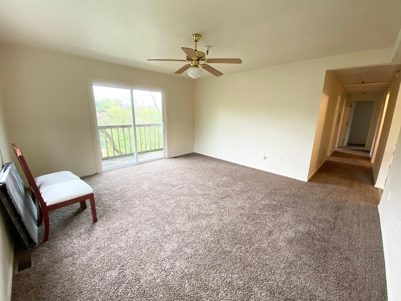 3 bed, 1000 sqft, $1,200 — Photo 2