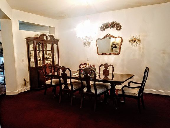 2nd image of 4 Heritage Ct