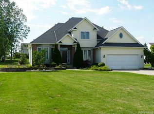 7267 Lakeview Ct, North Tonawanda, NY 14120