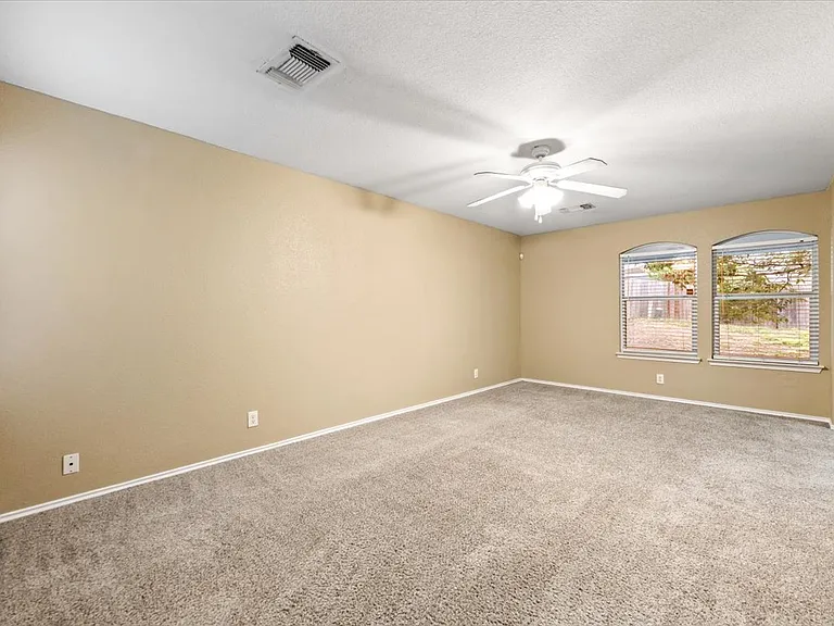 5519 Tomas Cir — Photo 4