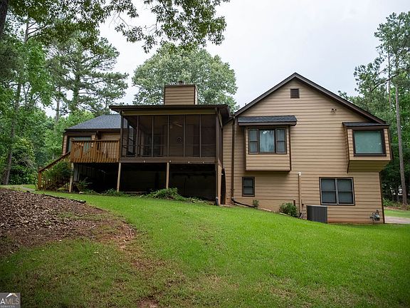 4th image of 125 Emerald Dr