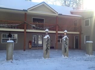 1215 W Sugar Mountain Rd, Bushkill, PA 18324