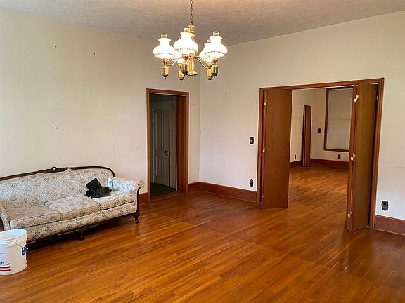 4th image of 307 Wayne St