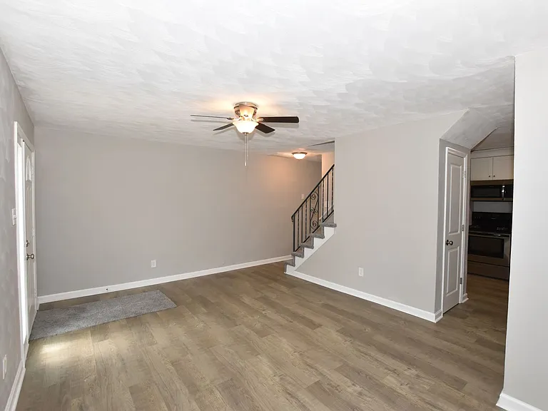 1324 W 38th St — Photo 5