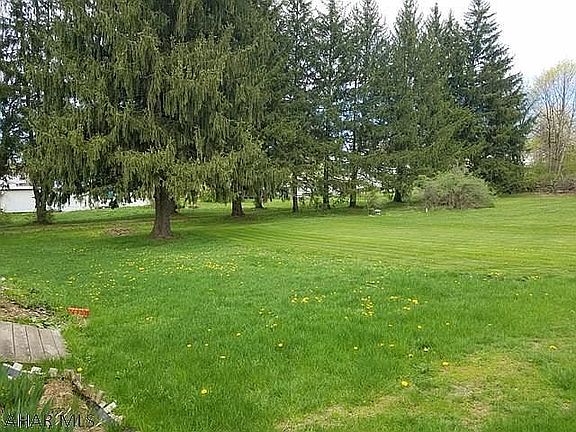 3rd image of 203 Loch Lomond Rd