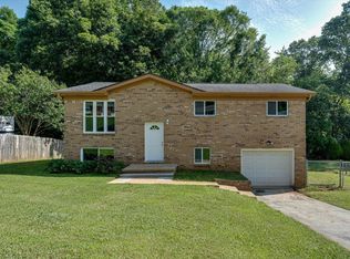 1373 Meadowood Dr, Hixson, TN 37343