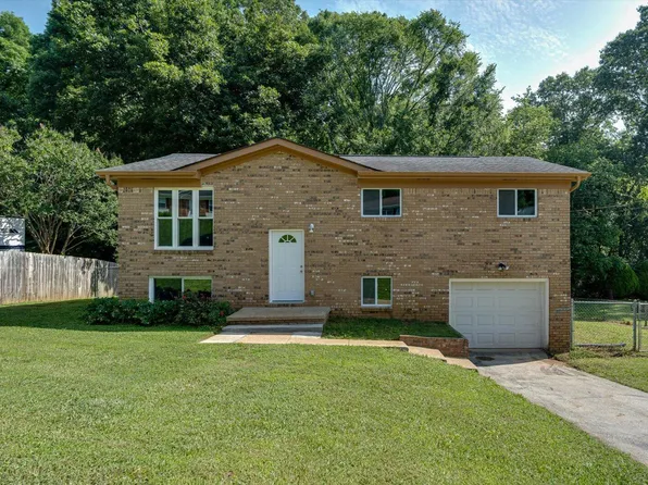 1373 Meadowood Dr, Hixson, TN 37343