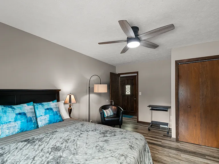 5008 NW Radial Hwy #2 — Photo 27