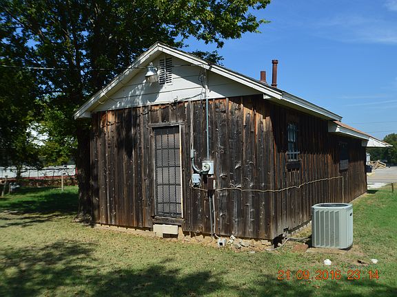4th image of 220 W 1st St