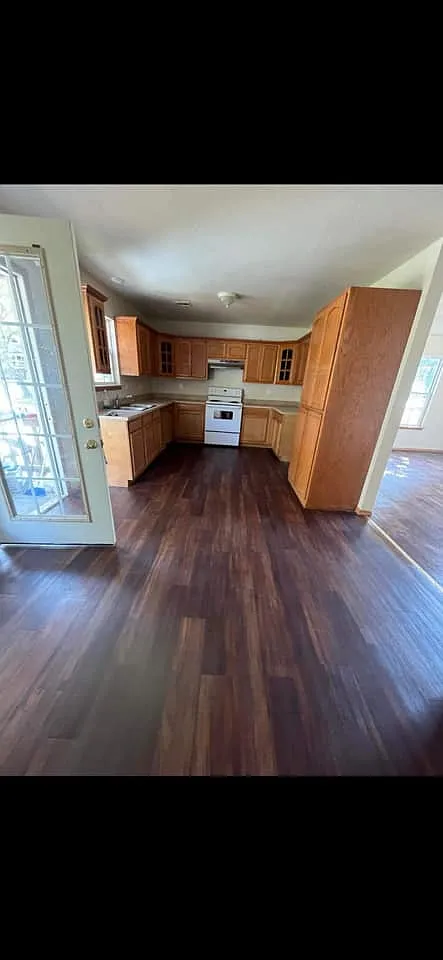 3 bed, 1250 sqft, $1,200 — Photo 1