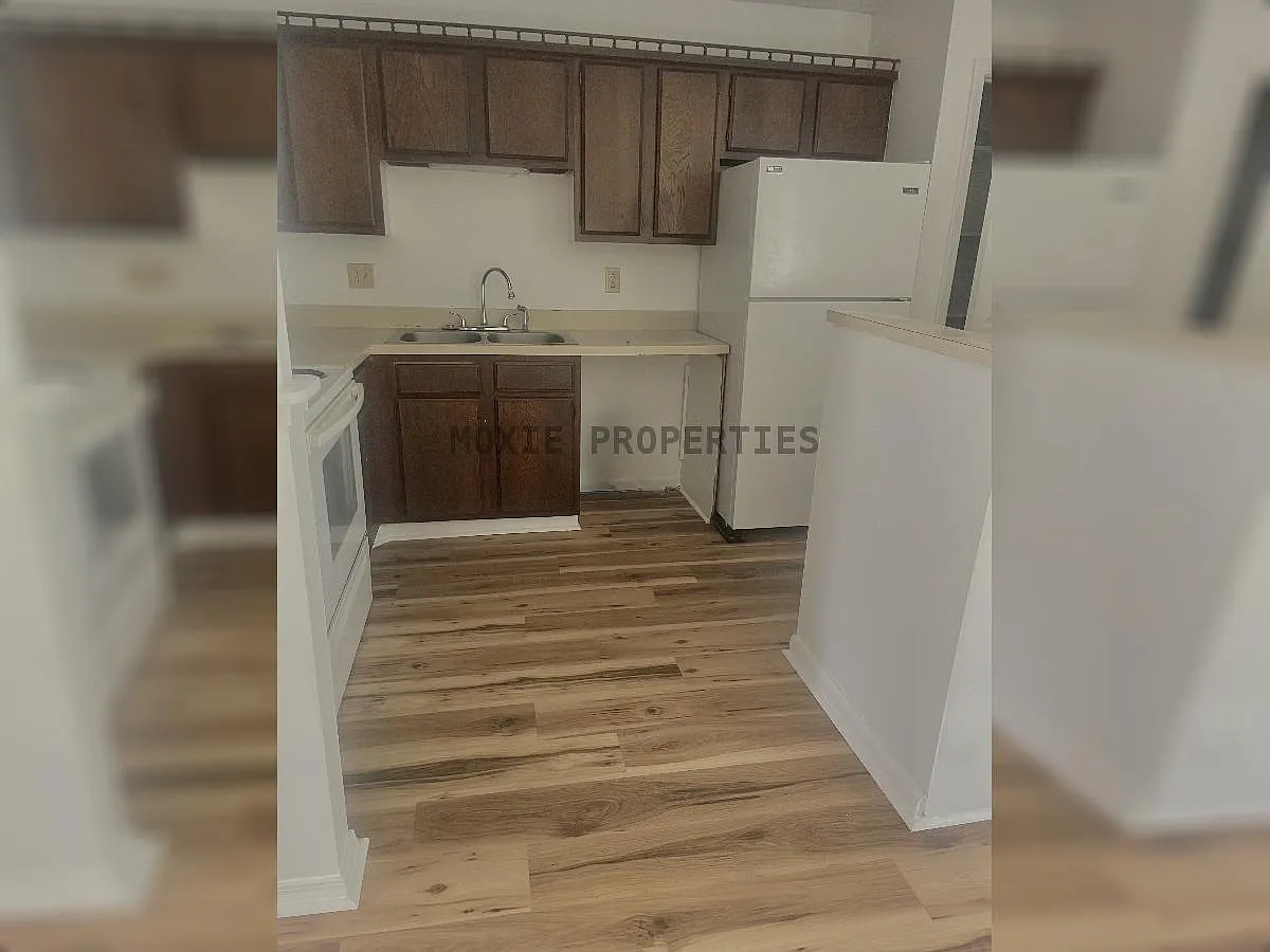2 bed, $895 — Photo 4