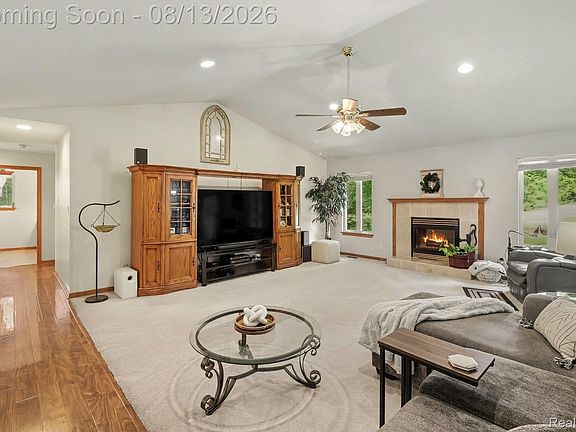 4th image of 2575 County Farm Rd
