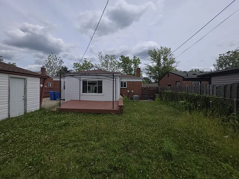 5845 Plainfield St — Photo 11