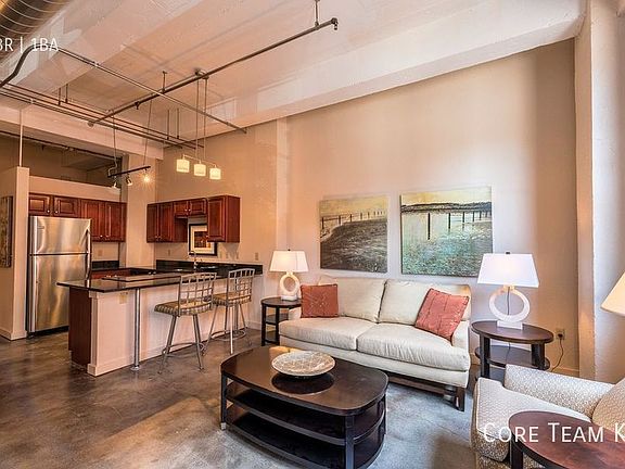 2nd image of 1537 Walnut St #405