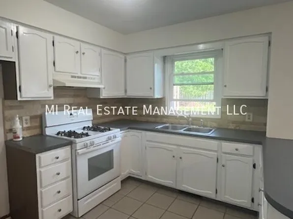 4884 Stauffer Ave SE, Grand Rapids, MI 49508