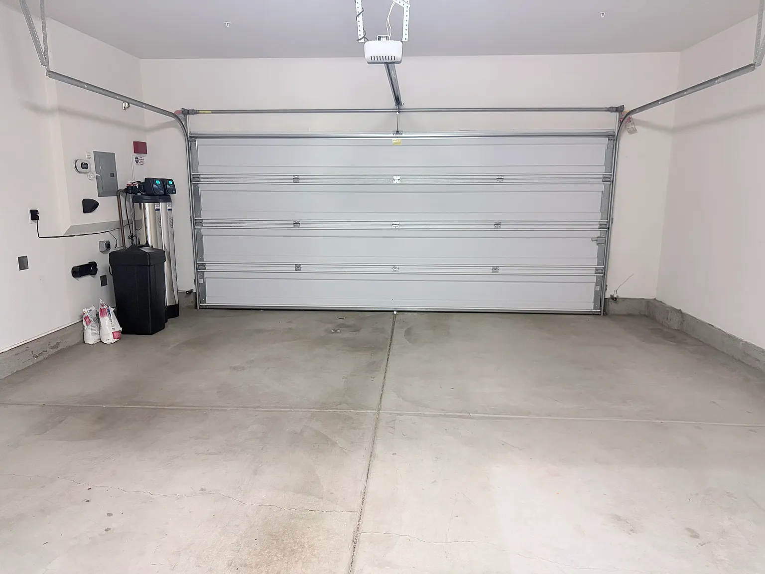 4 bed, 2074 sqft, $4,800 — Photo 3