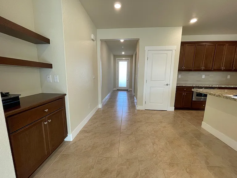 2292 Mozart Ave — Photo 4