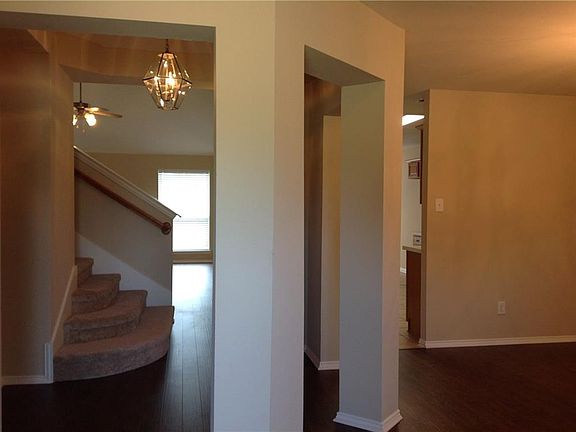 3rd image of 3136 Silver Creek Dr