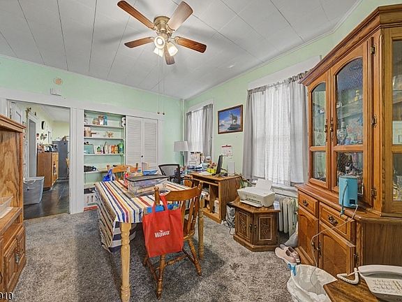 5th image of 322 Hickory St