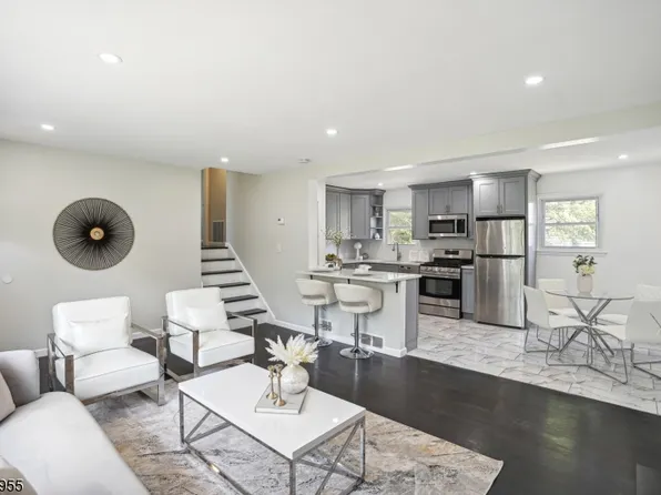 2 Meadow Dr, Little Falls Twp., NJ 07424