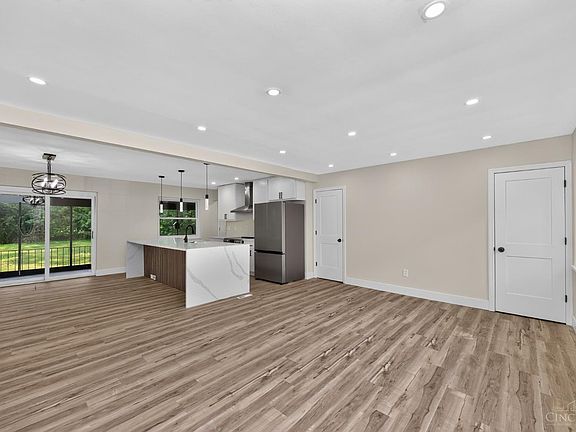5th image of 5974 Winnetka Dr