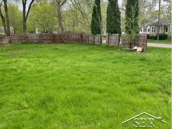 206 Villaire St, Essexville, MI 48732