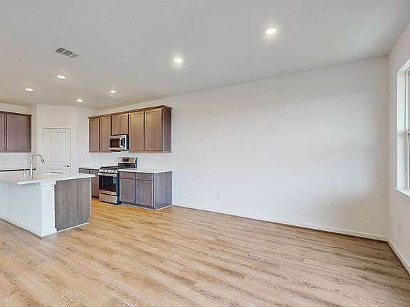 5th image of 21818 Redwood Bluff Trl