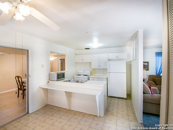 4th image of 138 Garden Valley St