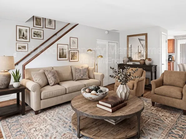 335 1st Ave NW APT 2, Carmel, IN 46032