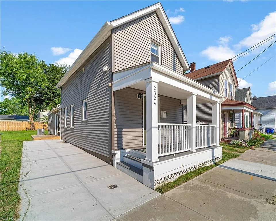 2324 W 38th St photo 1