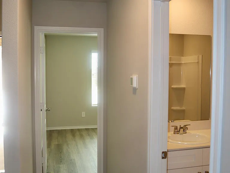 5552 Rollins Dr — Photo 11
