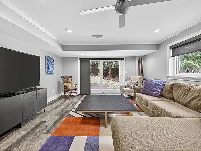 360 Elden Dr — Photo 22