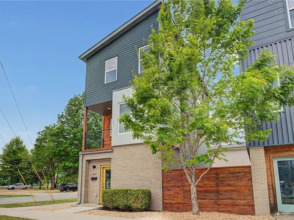 644 SW B St, Bentonville, AR 72712