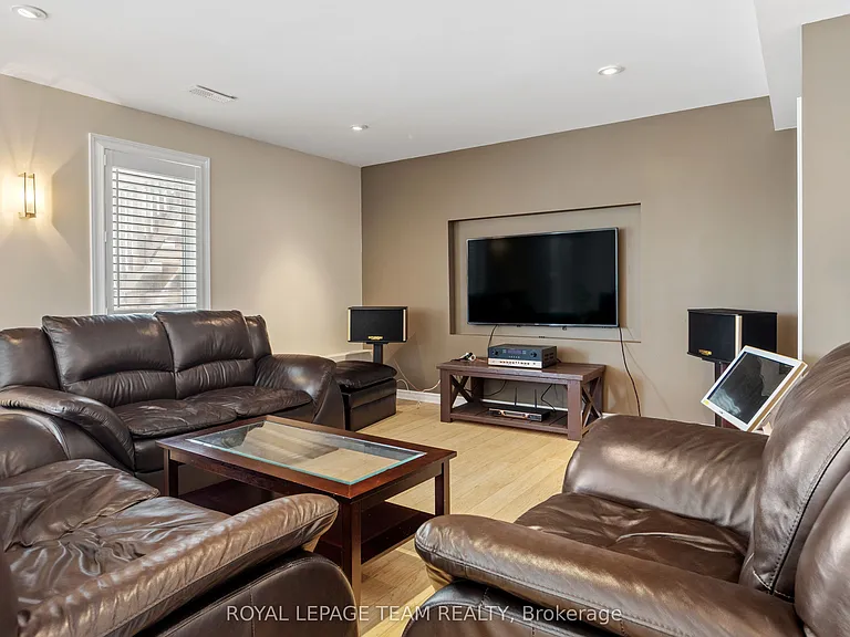 212 Huntsville Dr — Photo 32