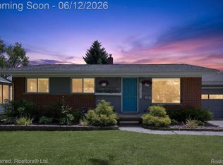272 Lawson St, Saline, MI 48176