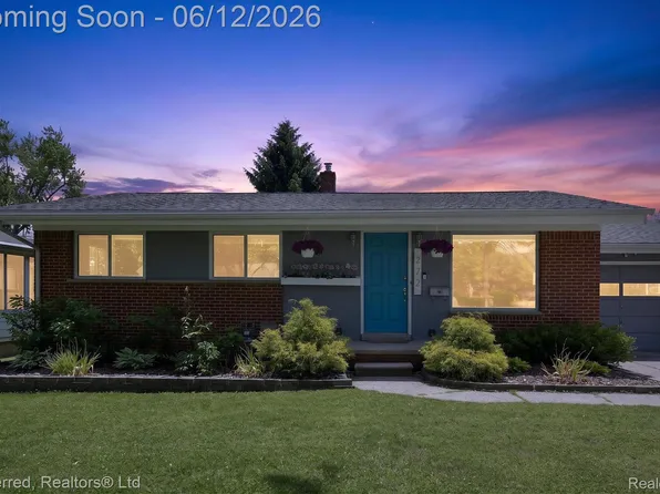 272 Lawson St, Saline, MI 48176